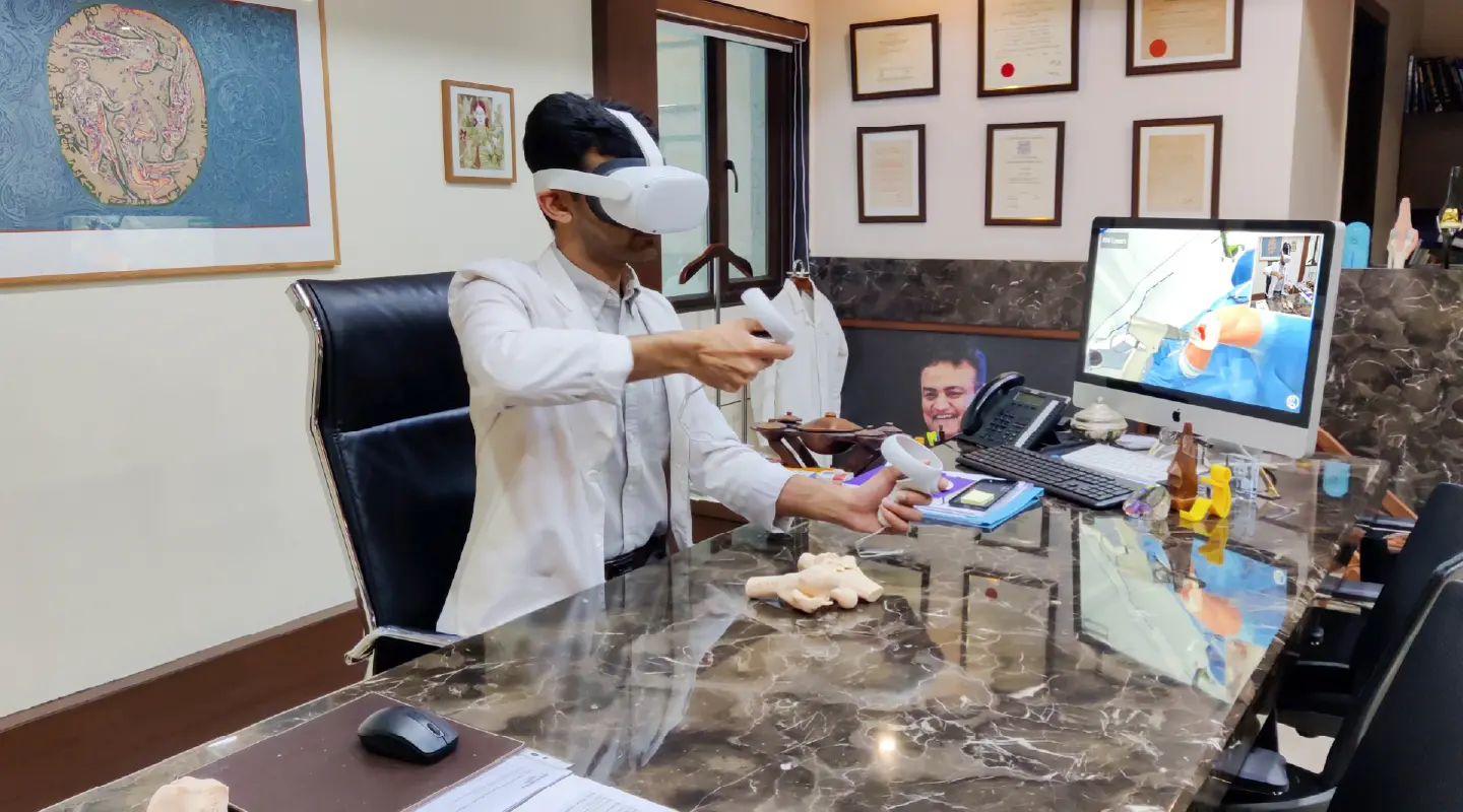 Dr Kshitij Mody performing virtual Surgery using 3D Technology